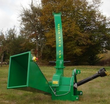 Broyeur de branches SUPER-PAIN 450 adapté sur trois-point tracteur